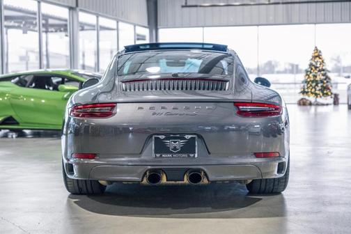 2019 Porsche 911 Carrera