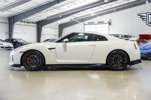 2021 Nissan GT-R Premium