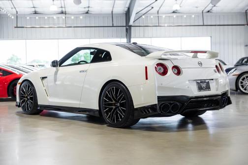 2021 Nissan GT-R Premium