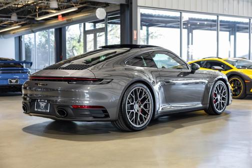 2020 Porsche 911 Carrera