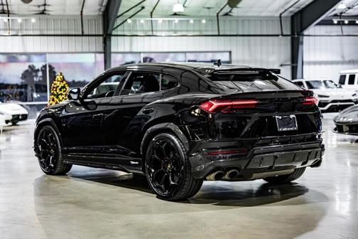 2023 Lamborghini Urus Performante