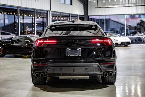 2023 Lamborghini Urus Performante
