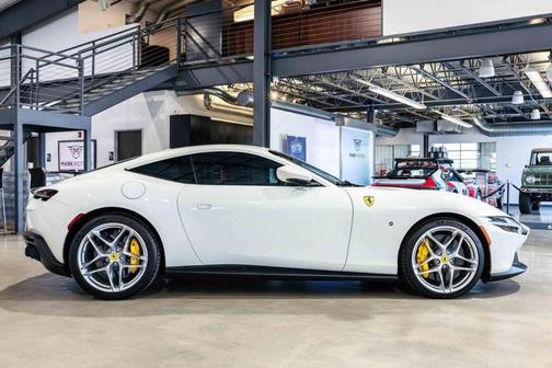 2023 Ferrari Roma Base