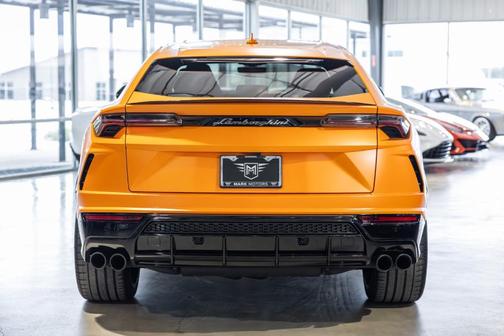 Arancio Borealis Metallic 2022 Lamborghini Urus