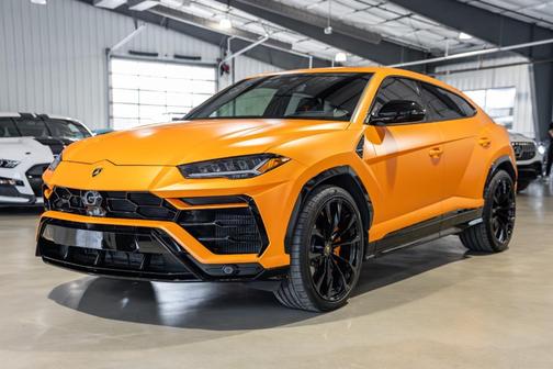 Arancio Borealis Metallic 2022 Lamborghini Urus