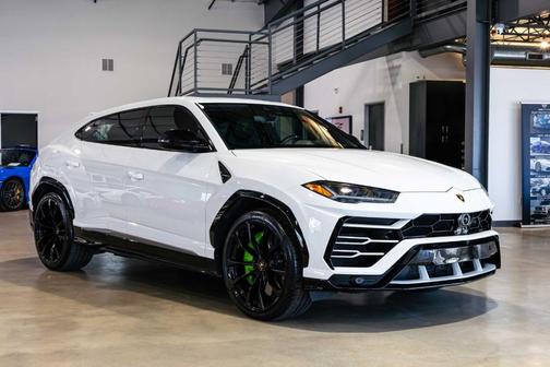 2021 Lamborghini Urus Graphite Capsule