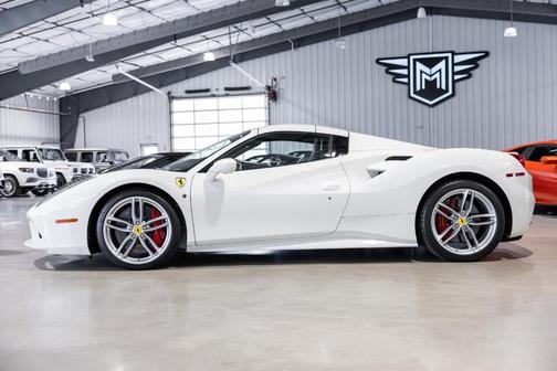 Bianco Avus 2018 Ferrari 488 Spider Base