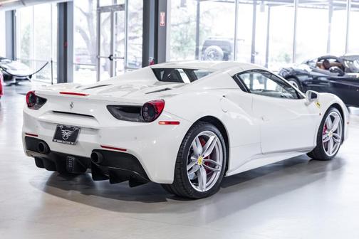 Bianco Avus 2018 Ferrari 488 Spider Base