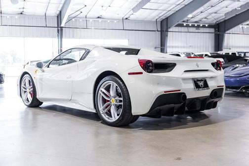Bianco Avus 2018 Ferrari 488 Spider Base