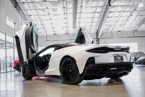 2023 McLaren GT Base