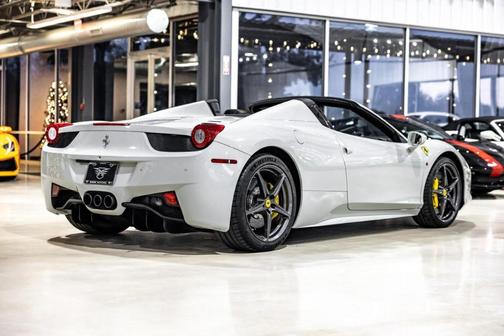 2015 Ferrari 458 Spider Base