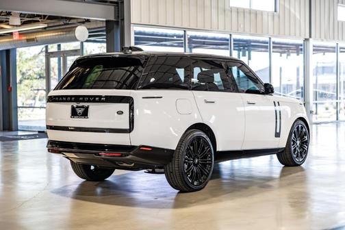 2023 Land Rover Range Rover P530 SE