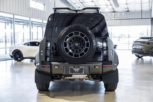 Faroe Green 2025 Land Rover Defender OCTA EDITION ONE