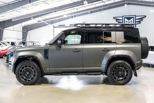 Faroe Green 2025 Land Rover Defender OCTA EDITION ONE