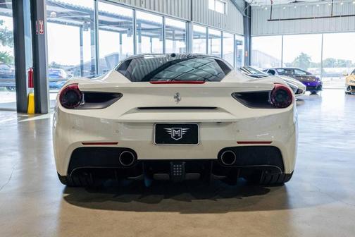 2016 Ferrari 488 GTB Base