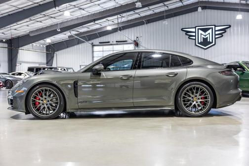 Aventurine Green Metallic 2023 Porsche Panamera GTS