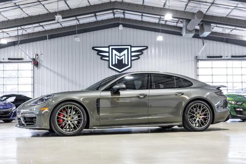 Aventurine Green Metallic 2023 Porsche Panamera GTS