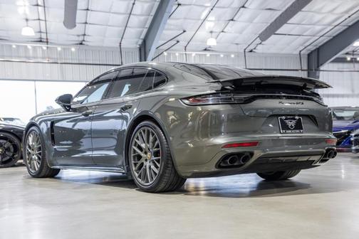 Aventurine Green Metallic 2023 Porsche Panamera GTS