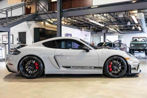 2021 Porsche 718 Cayman GT4