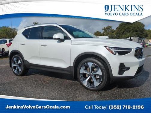 2025 Volvo XC40 B5 Plus Bright Theme