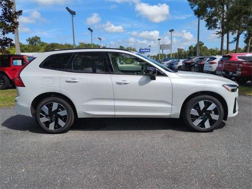 2025 Volvo XC60 Plug-In Hybrid T8 Plus