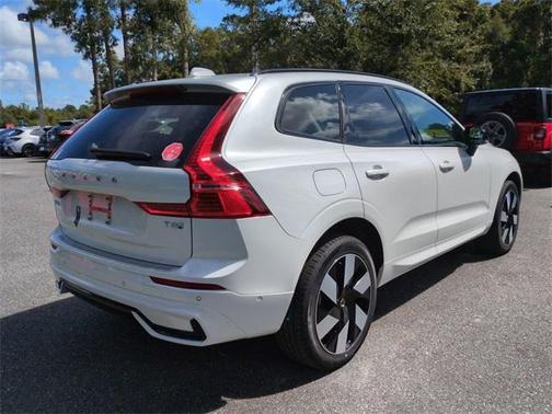 2025 Volvo XC60 Plug-In Hybrid T8 Plus