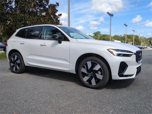 2025 Volvo XC60 Plug-In Hybrid T8 Plus