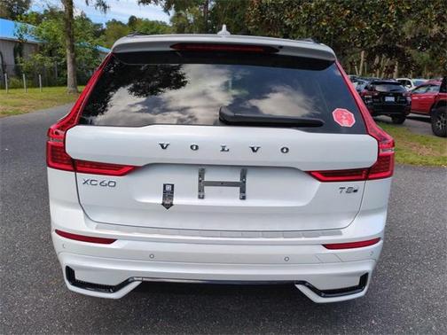 2025 Volvo XC60 Plug-In Hybrid T8 Plus