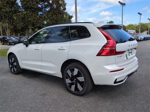 2025 Volvo XC60 Plug-In Hybrid T8 Plus