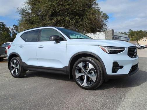 2026 Volvo XC40 B5 Plus