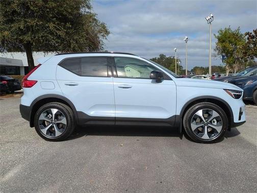 2026 Volvo XC40 B5 Plus
