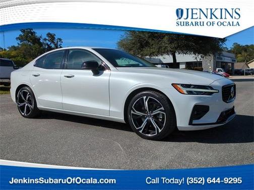 2024 Volvo S60 B5 Core Dark Theme