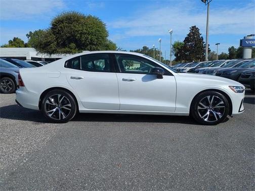 2024 Volvo S60 B5 Core Dark Theme