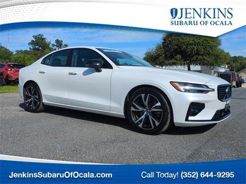 2024 Volvo S60 B5 Core Dark Theme