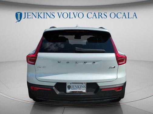 Crystal White 2026 Volvo XC40 B5 Ultra