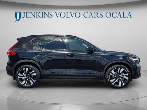 Onyx Black 2026 Volvo XC40 B5 Plus