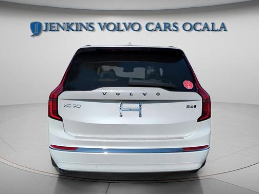Crystal White Pearl 2026 Volvo XC90 B6 Plus 7-Seater