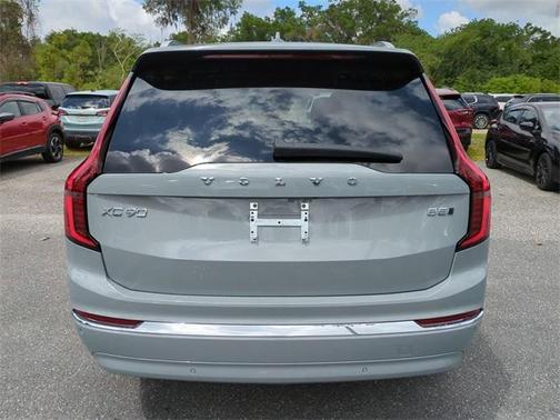 2025 Volvo XC90 B5 Core