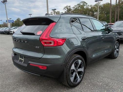 2026 Volvo XC40 B5 Plus