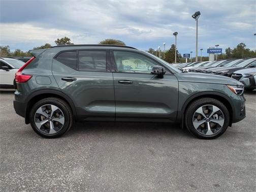 2026 Volvo XC40 B5 Plus