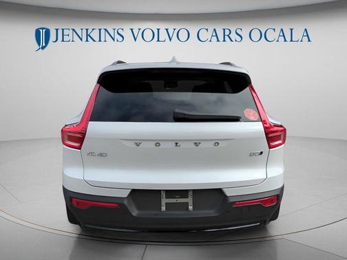 Crystal White 2026 Volvo XC40 B5 Plus