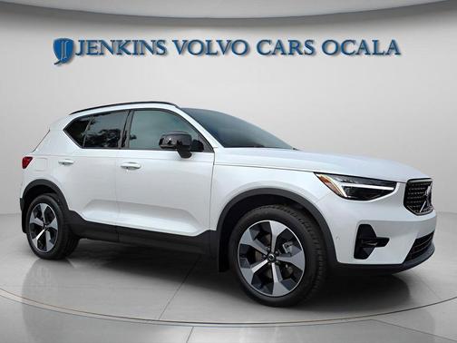 Crystal White 2026 Volvo XC40 B5 Plus