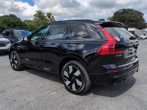 2025 Volvo XC60 Plug-In Hybrid T8 Plus