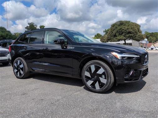 2025 Volvo XC60 Plug-In Hybrid T8 Plus
