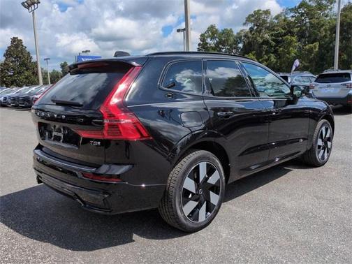 2025 Volvo XC60 Plug-In Hybrid T8 Plus