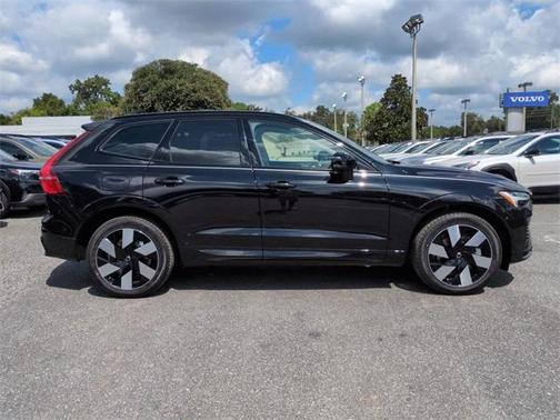 2025 Volvo XC60 Plug-In Hybrid T8 Plus