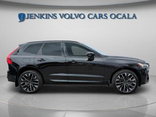 Onyx Black Metallic 2026 Volvo XC60 B5 Ultra