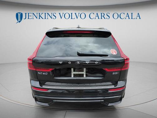 Onyx Black Metallic 2026 Volvo XC60 B5 Ultra