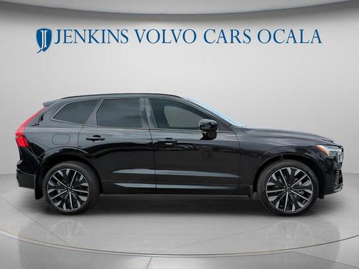 Onyx Black Metallic 2026 Volvo XC60 B5 Ultra