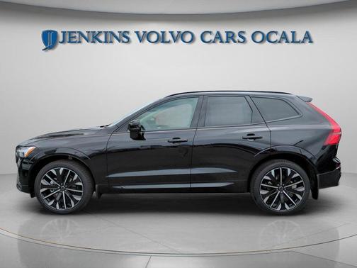 Onyx Black Metallic 2026 Volvo XC60 B5 Ultra